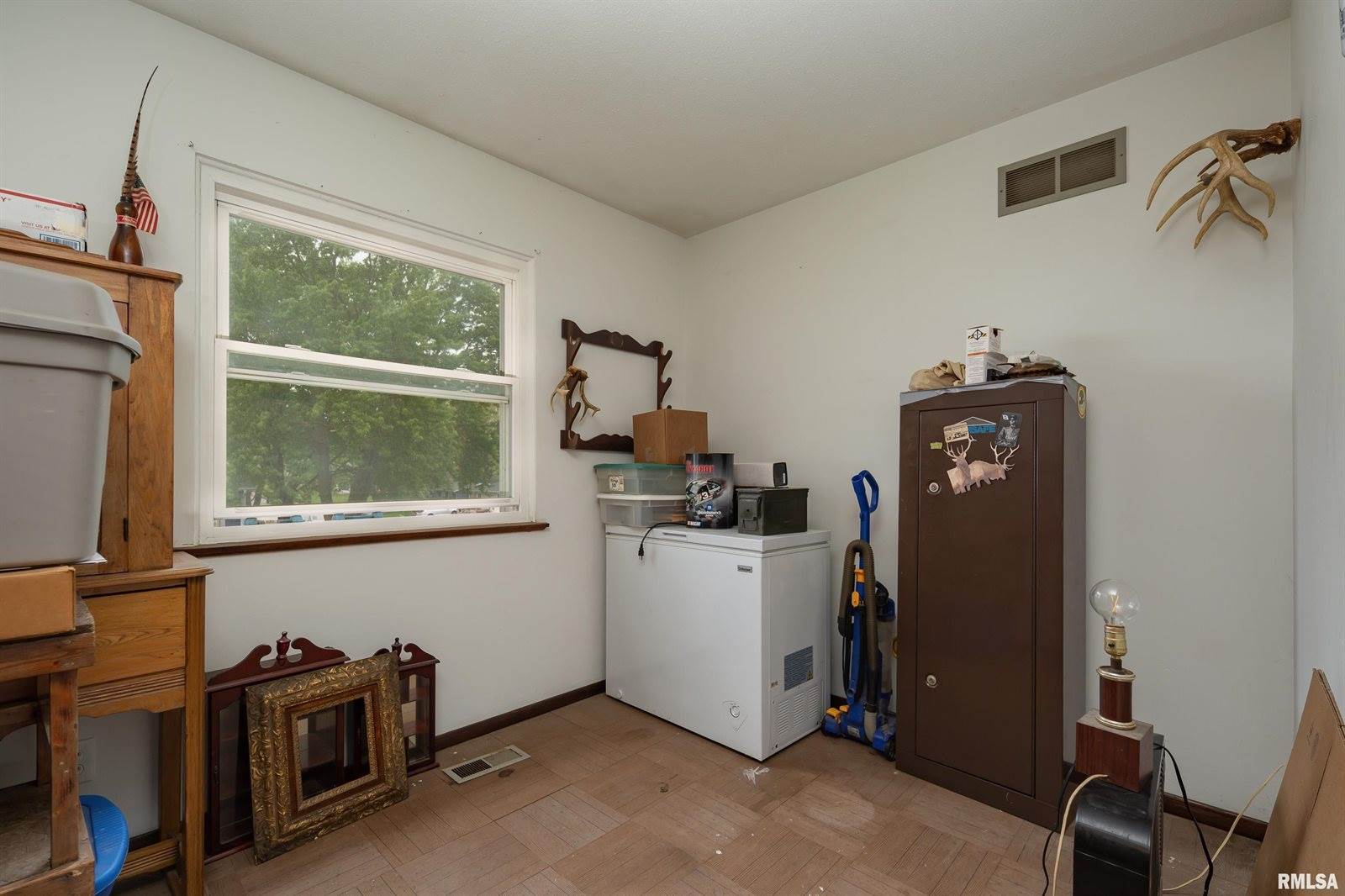 676 West 57TH Street, Davenport, IA 52806