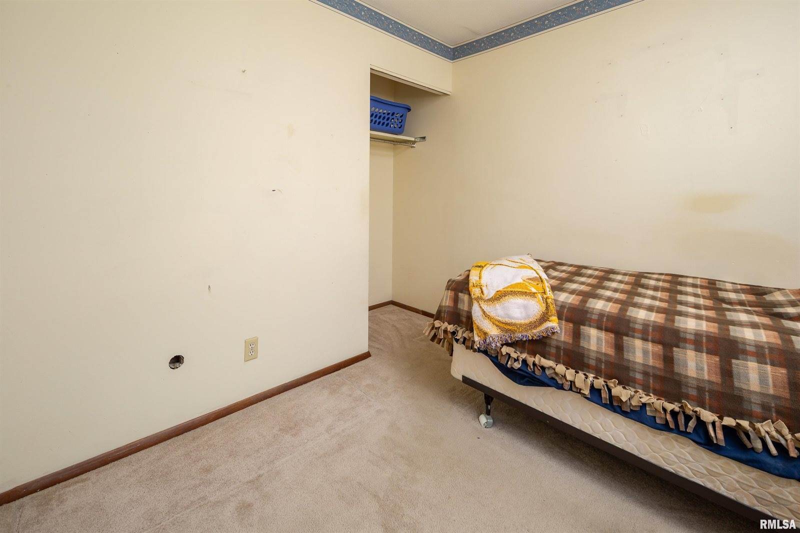 676 West 57TH Street, Davenport, IA 52806