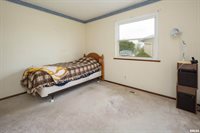 676 West 57TH Street, Davenport, IA 52806