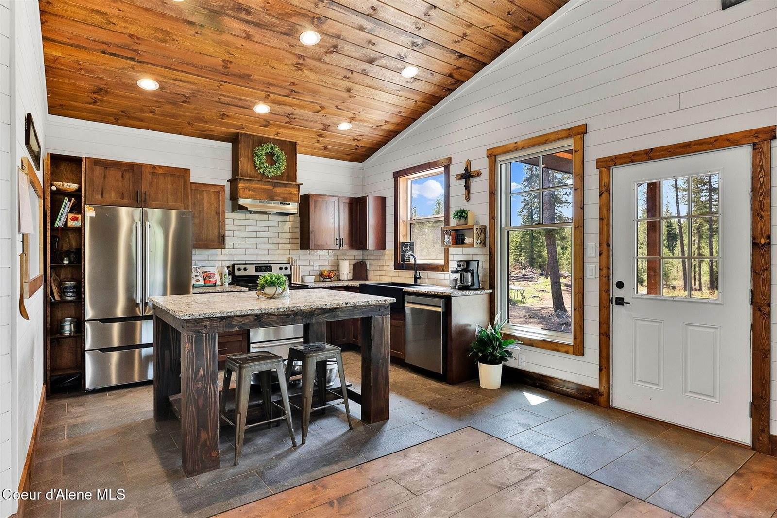 629 Bandy Rd, Priest River, ID 83856