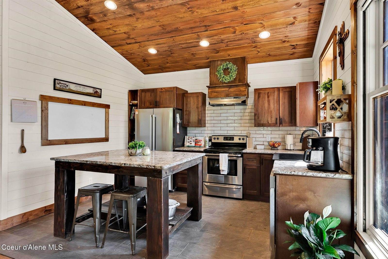 629 Bandy Rd, Priest River, ID 83856