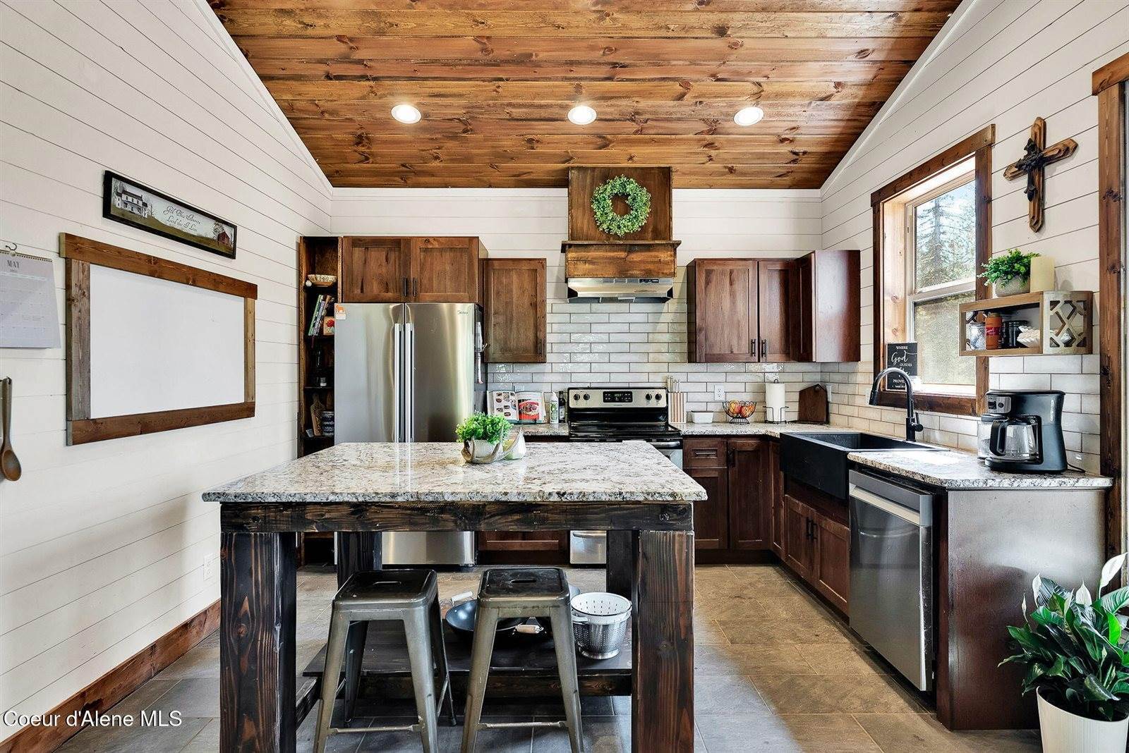 629 Bandy Rd, Priest River, ID 83856