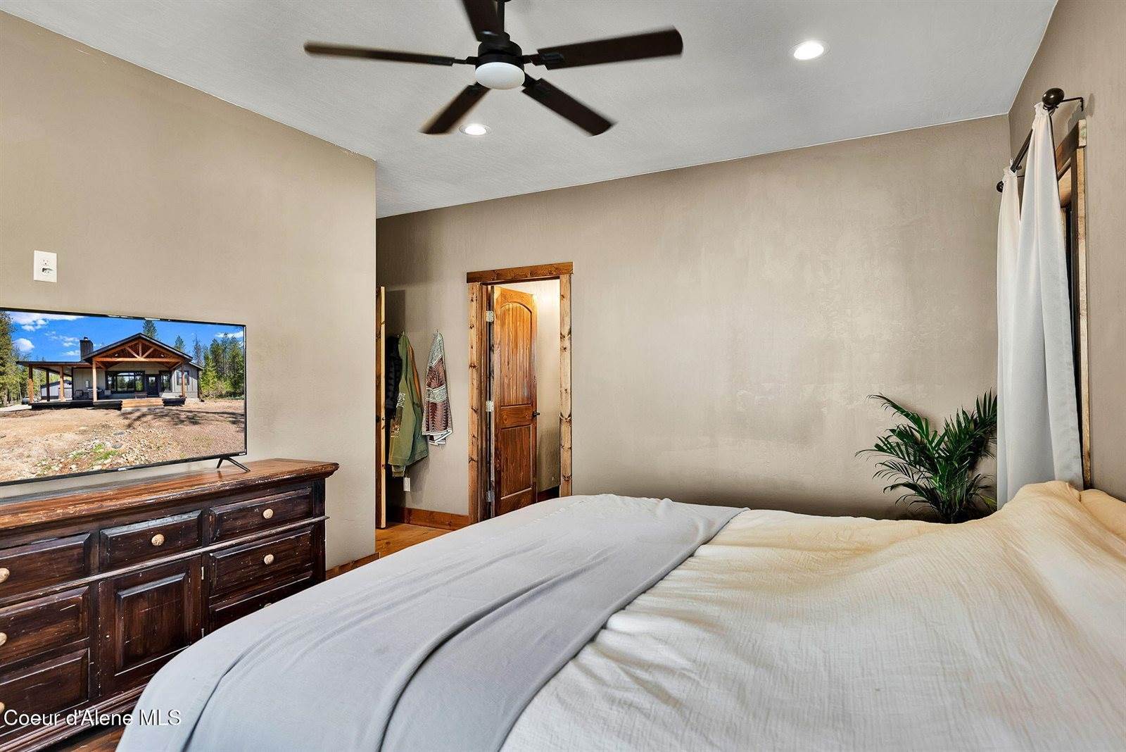 629 Bandy Rd, Priest River, ID 83856