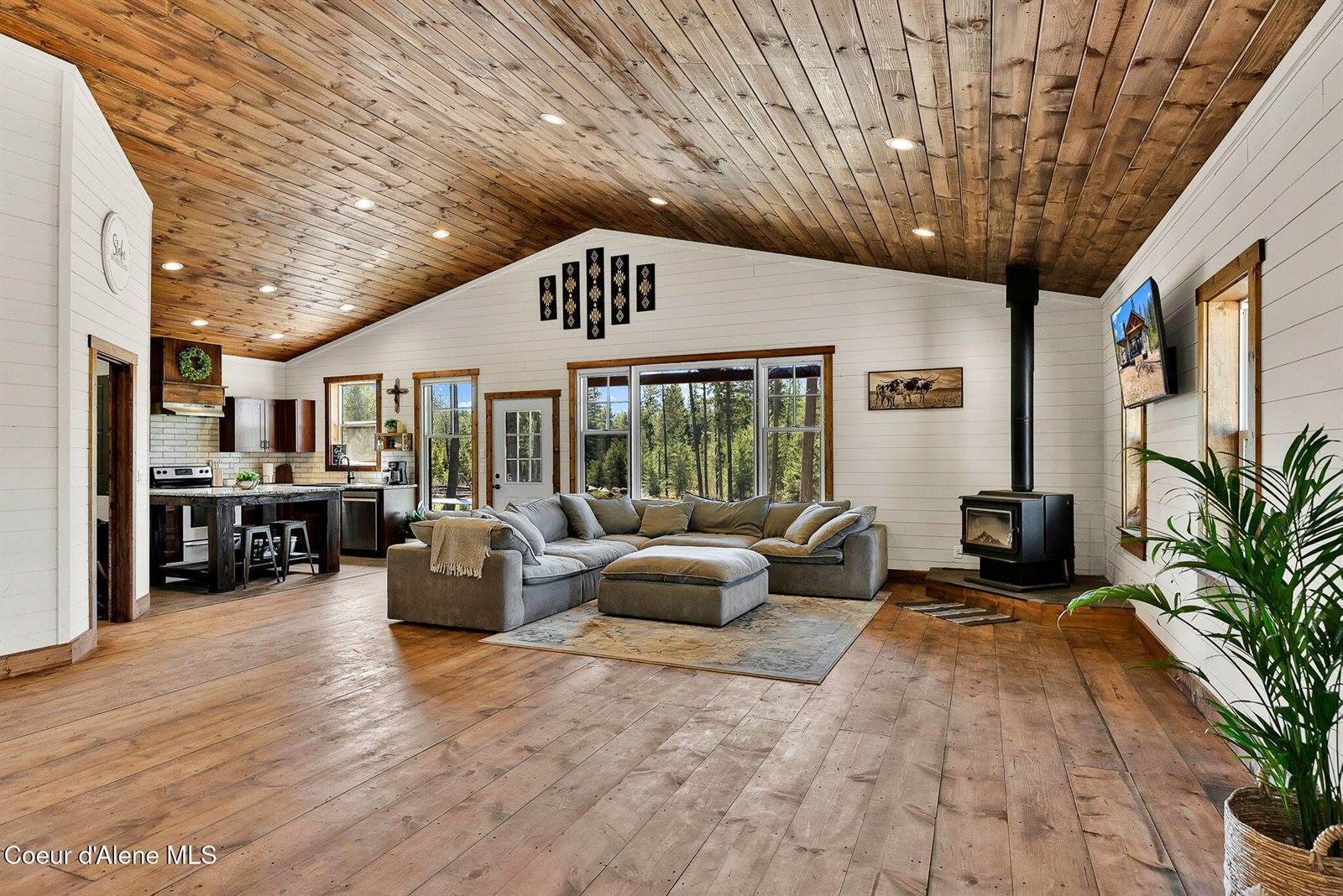 629 Bandy Rd, Priest River, ID 83856