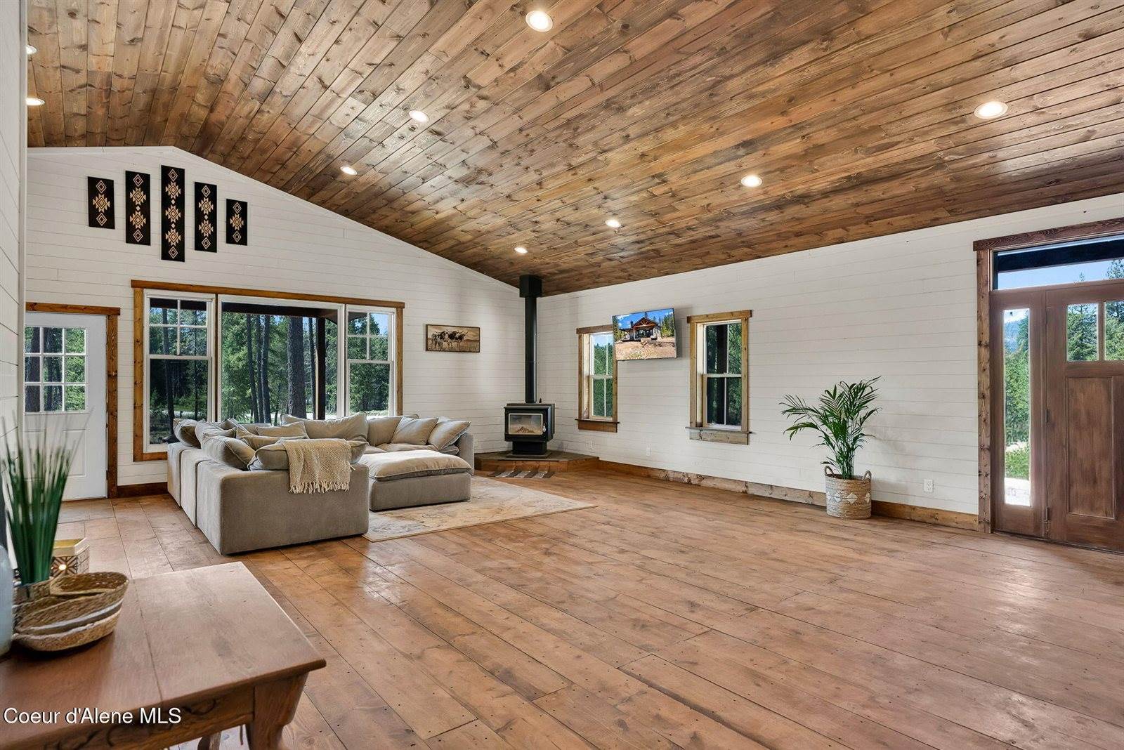 629 Bandy Rd, Priest River, ID 83856