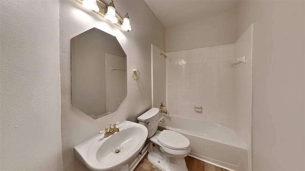 8318 Castle Pond Court, Houston, TX 77095