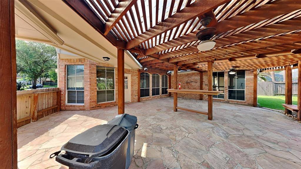 8318 Castle Pond Court, Houston, TX 77095