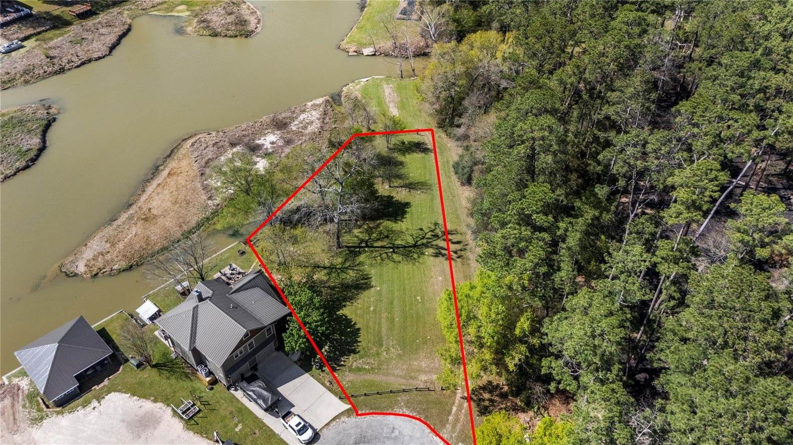 2 Wildwood Lake Drive, Huntsville, TX 77340