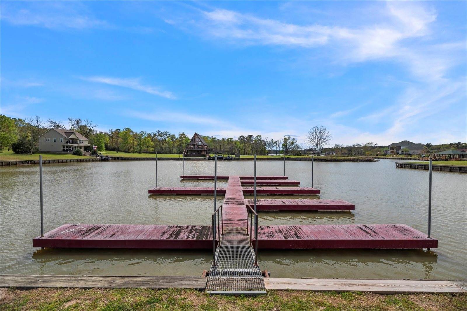 2 Wildwood Lake Drive, Huntsville, TX 77340