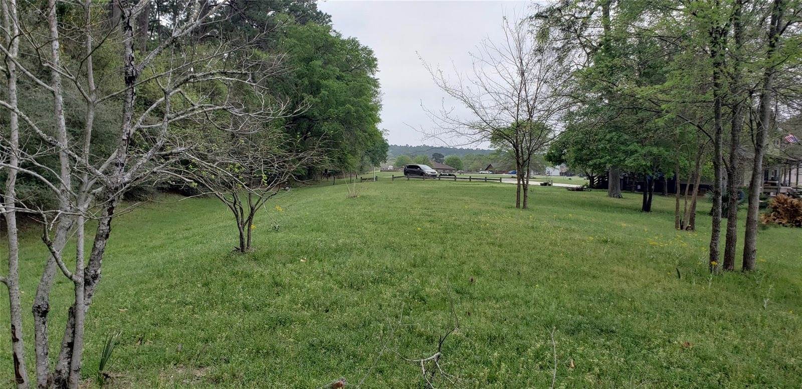 2 Wildwood Lake Drive, Huntsville, TX 77340