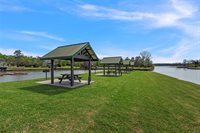 2 Wildwood Lake Drive, Huntsville, TX 77340