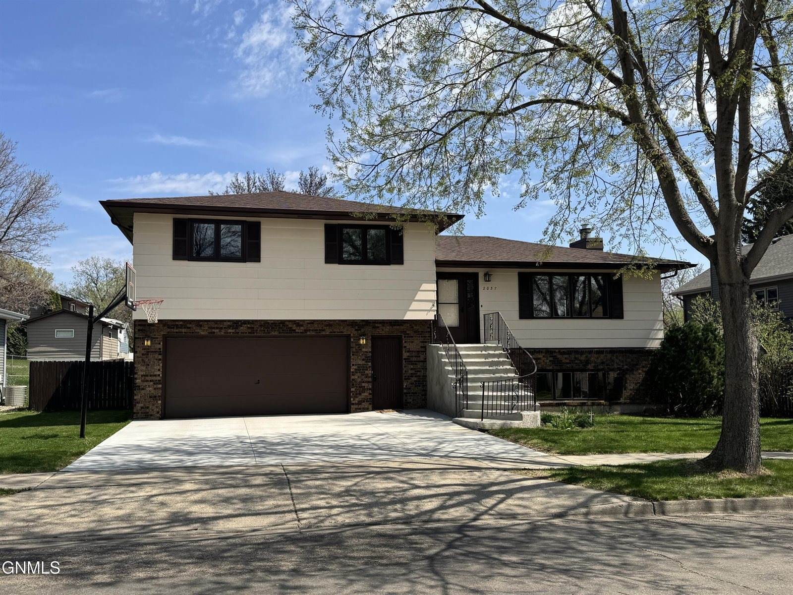 2037 Nagel Drive, Bismarck, ND 58501