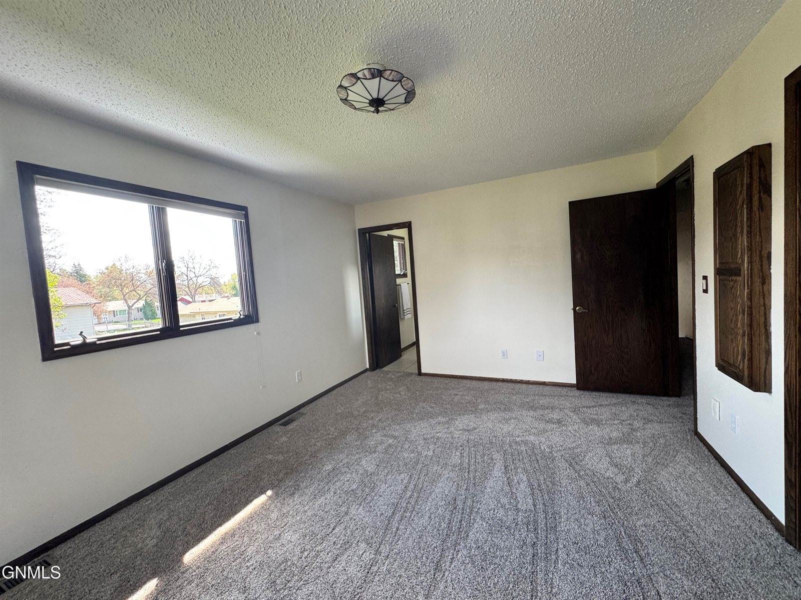 2037 Nagel Drive, Bismarck, ND 58501