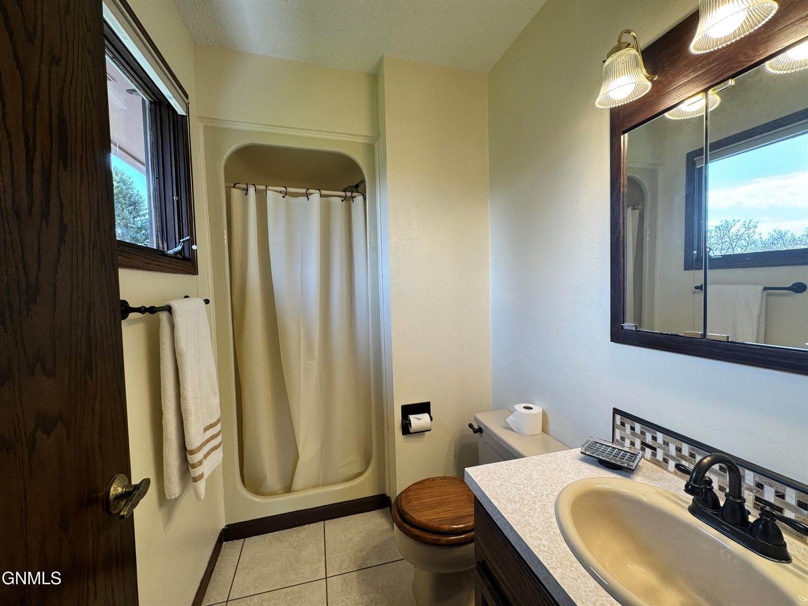 2037 Nagel Drive, Bismarck, ND 58501