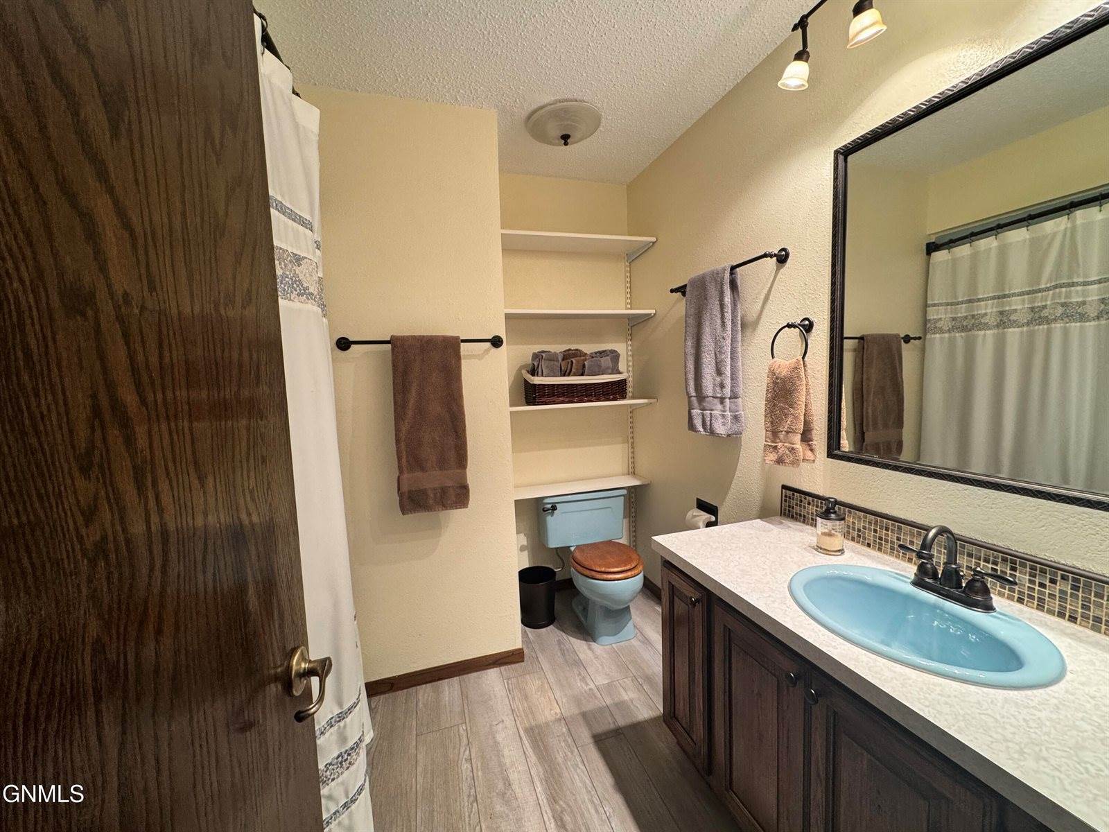 2037 Nagel Drive, Bismarck, ND 58501