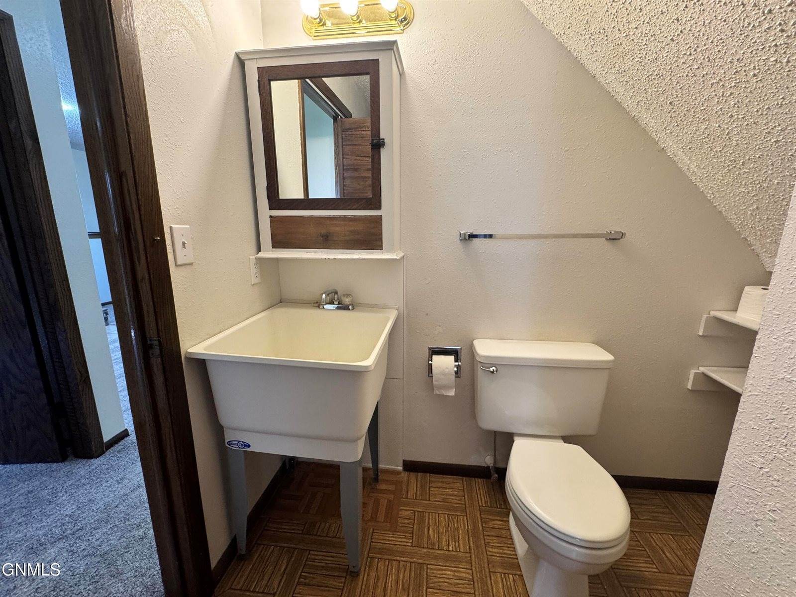 2037 Nagel Drive, Bismarck, ND 58501