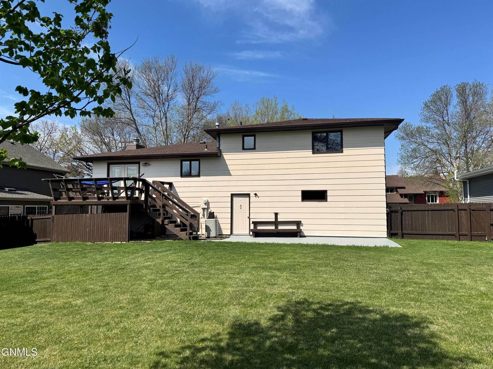 2037 Nagel Drive, Bismarck, ND 58501