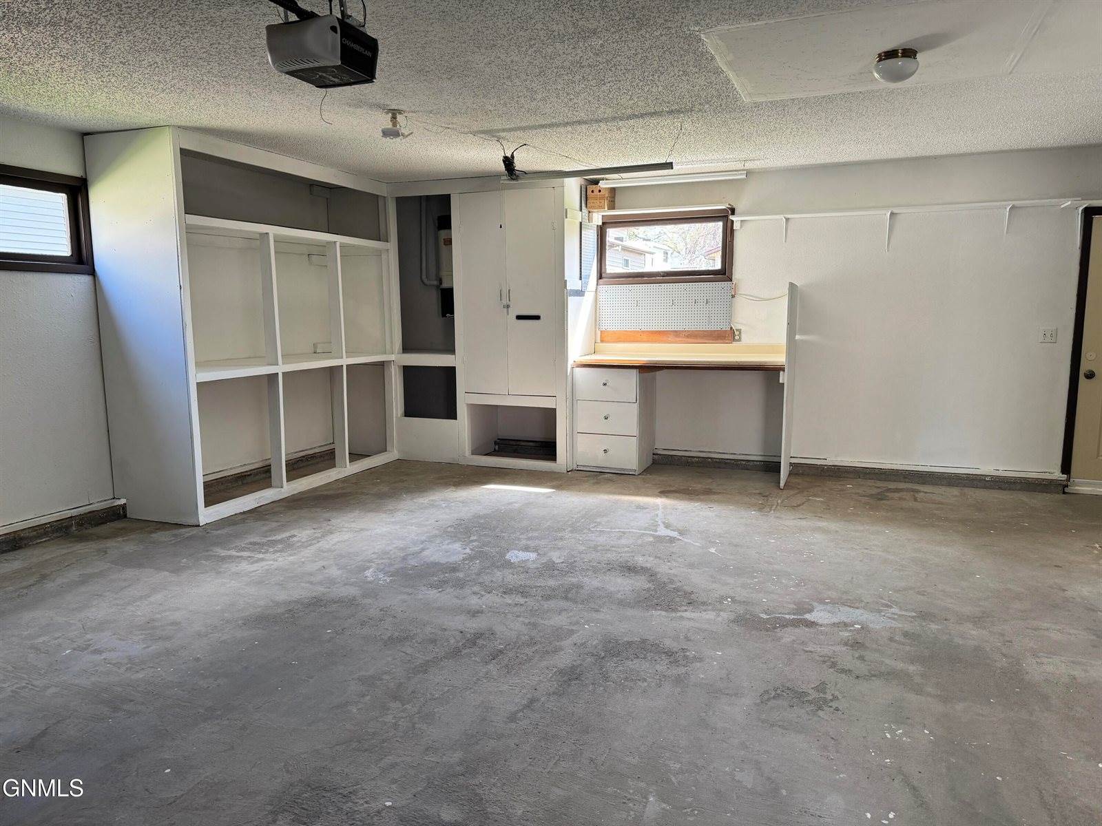 2037 Nagel Drive, Bismarck, ND 58501