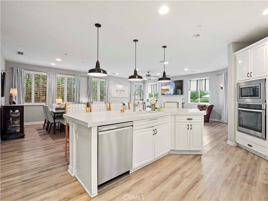 22458 Plantation Court, Saugus, CA 91350