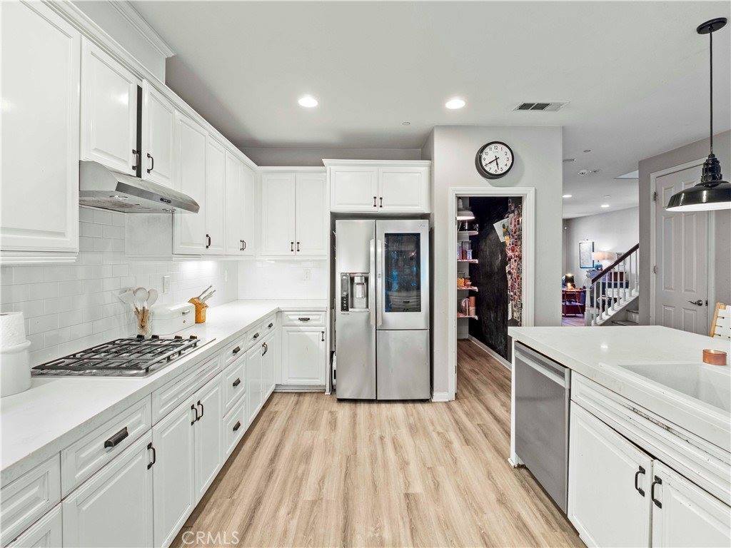 22458 Plantation Court, Saugus, CA 91350