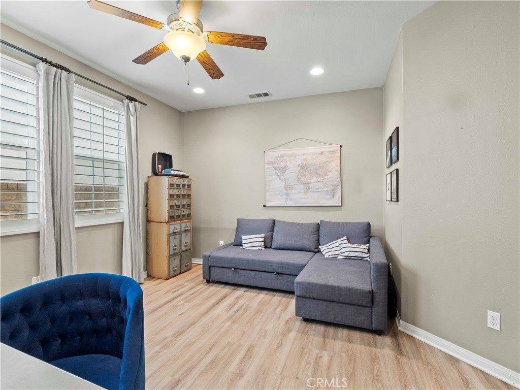 22458 Plantation Court, Saugus, CA 91350