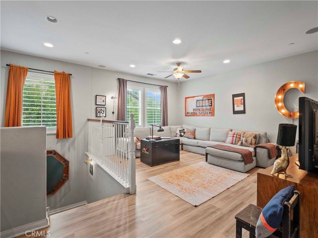 22458 Plantation Court, Saugus, CA 91350