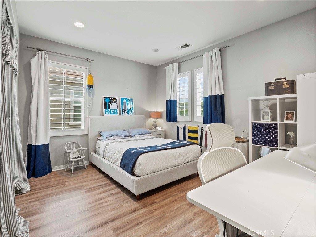 22458 Plantation Court, Saugus, CA 91350