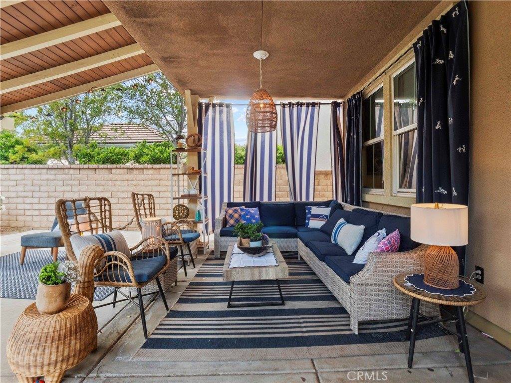 22458 Plantation Court, Saugus, CA 91350