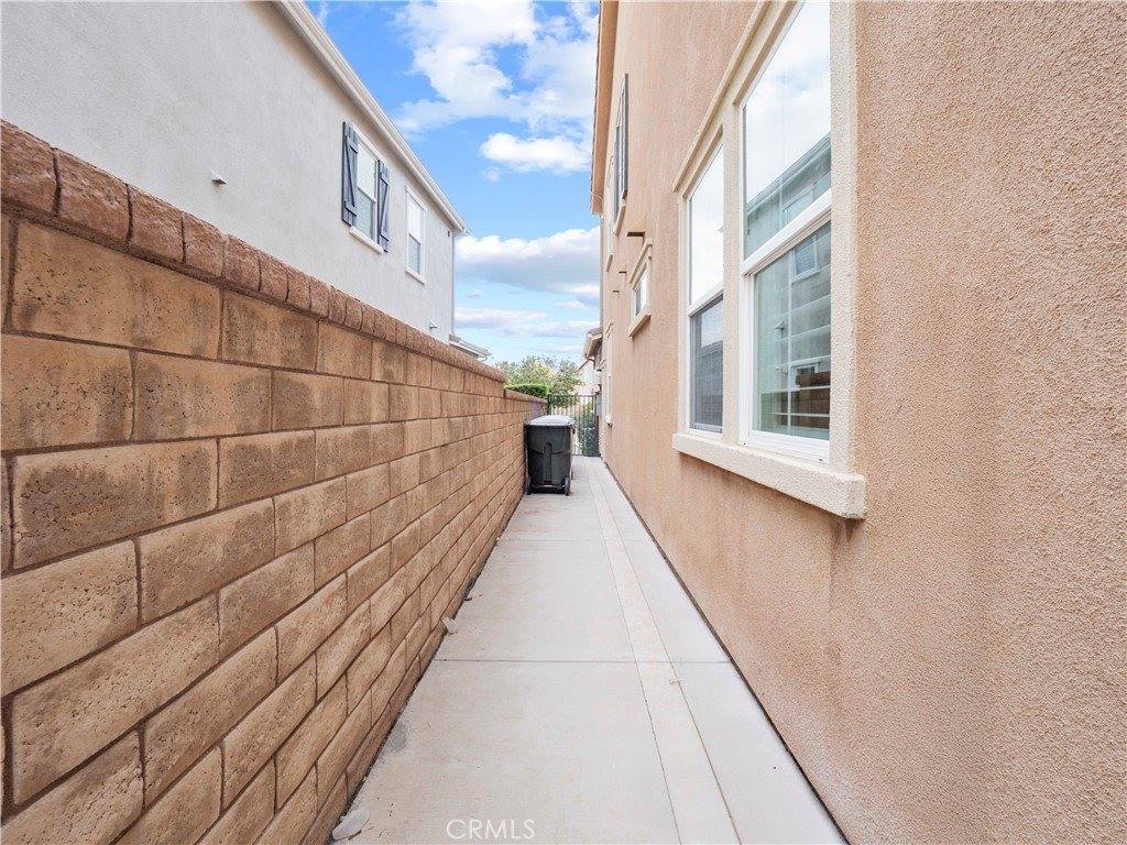 22458 Plantation Court, Saugus, CA 91350