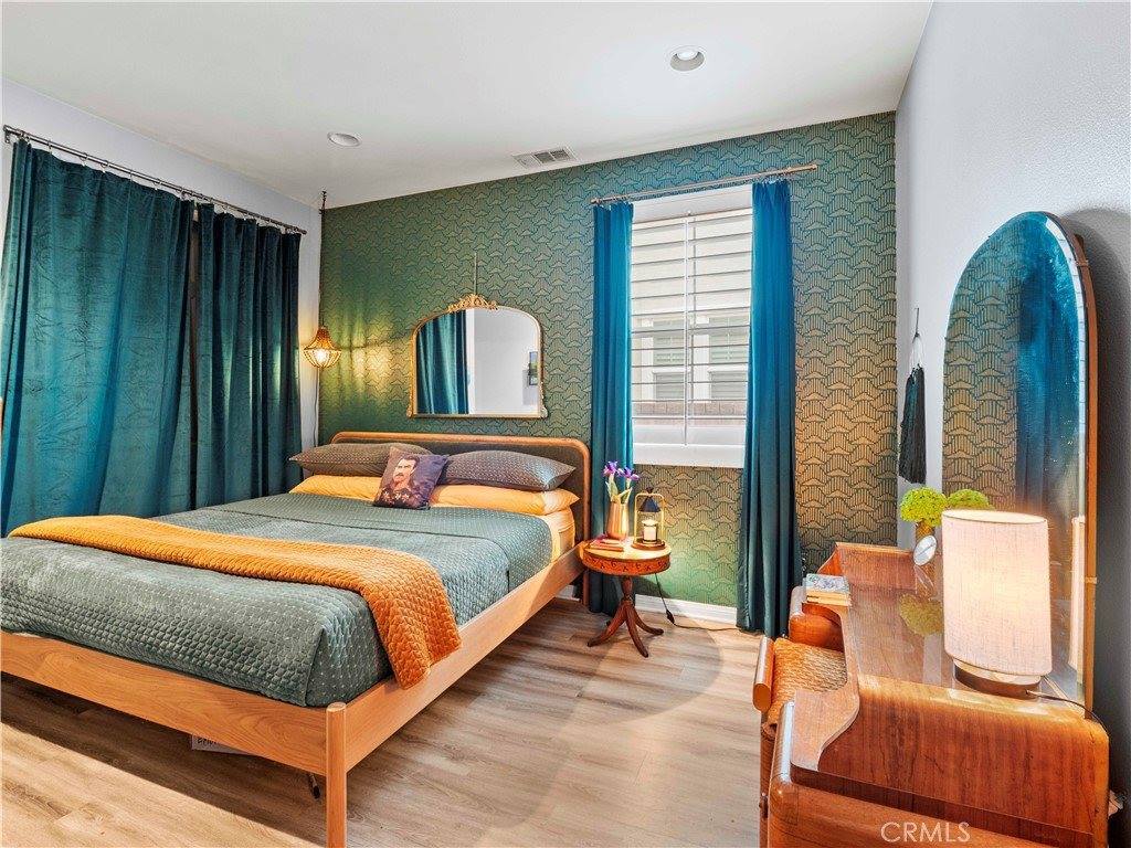 22458 Plantation Court, Saugus, CA 91350