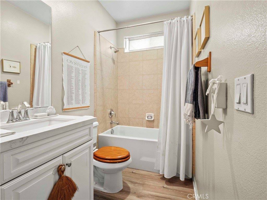 22458 Plantation Court, Saugus, CA 91350