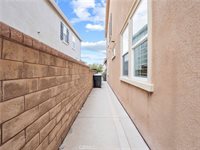 22458 Plantation Court, Saugus, CA 91350