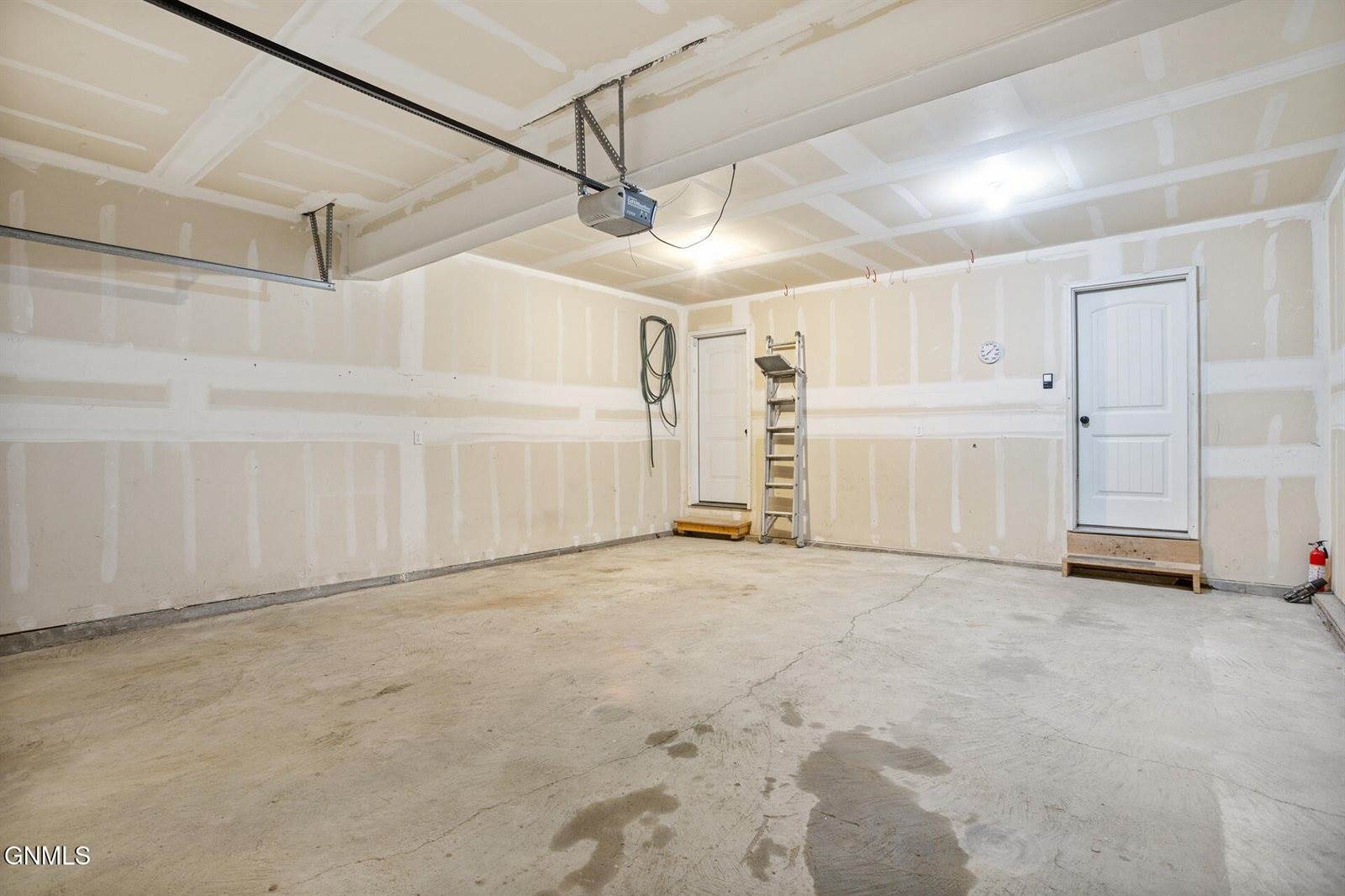 2806 23rd Street West, Williston, ND 58801