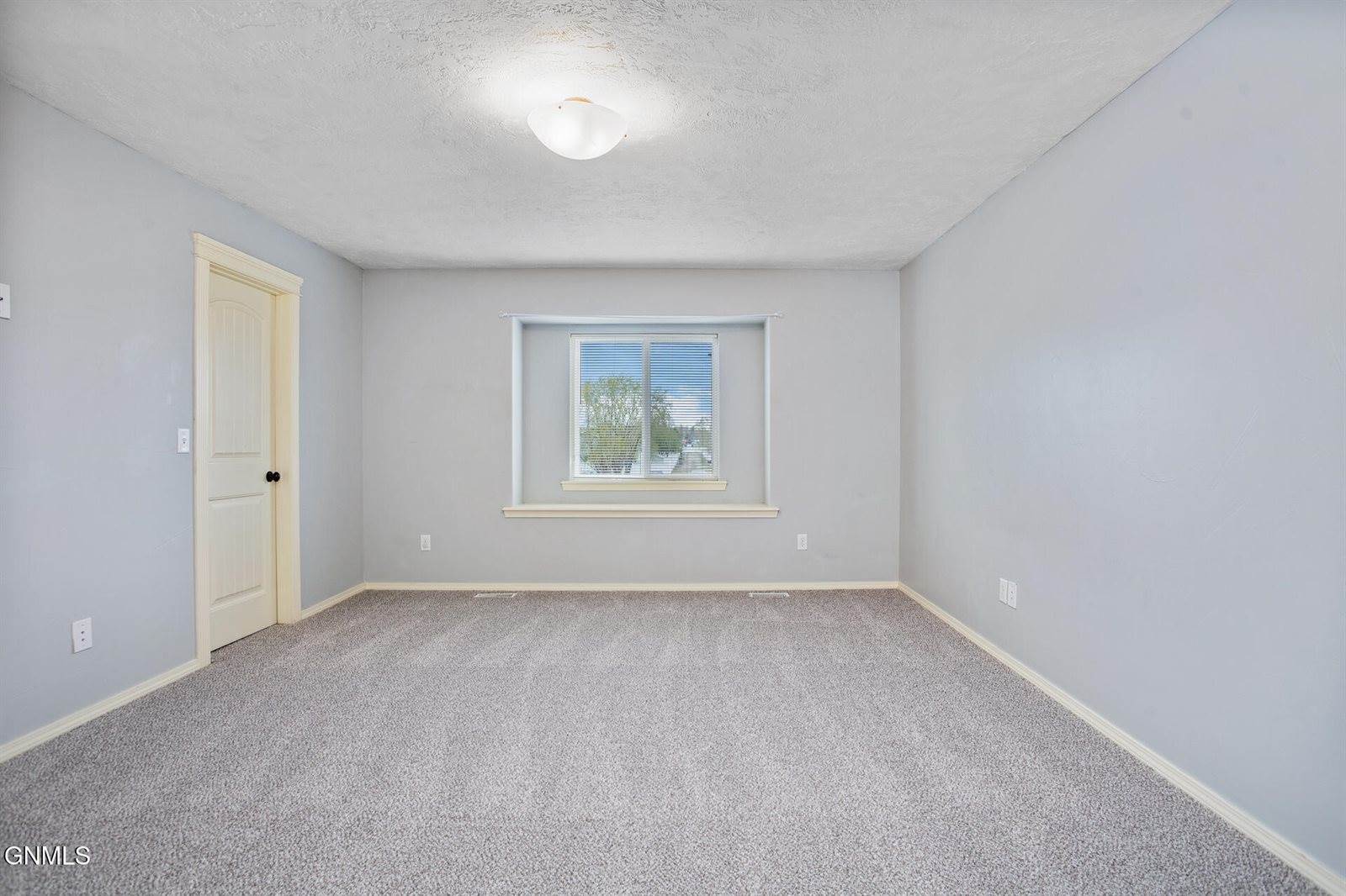 1715 Bison Drive, Williston, ND 58801