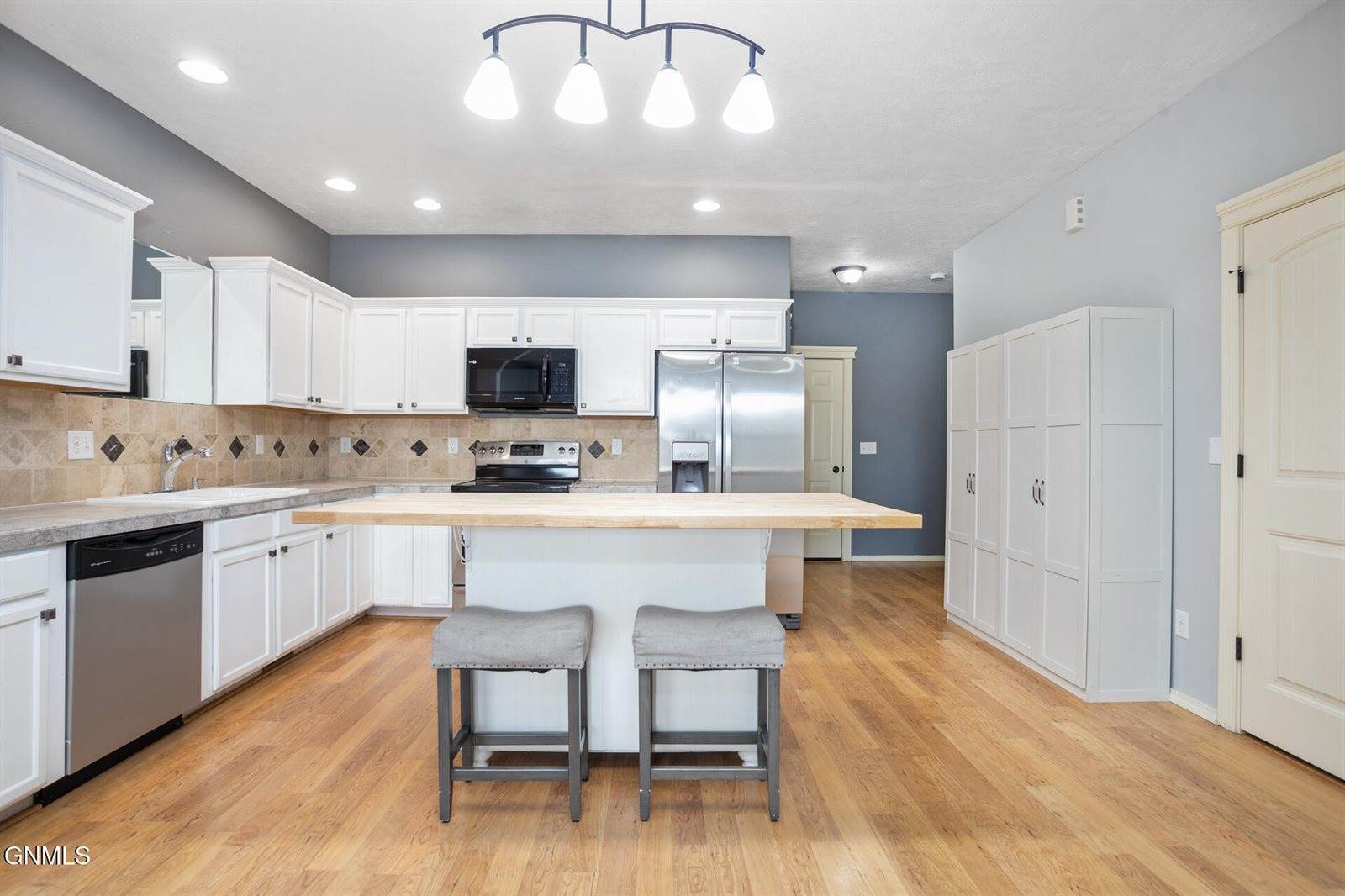 1715 Bison Drive, Williston, ND 58801