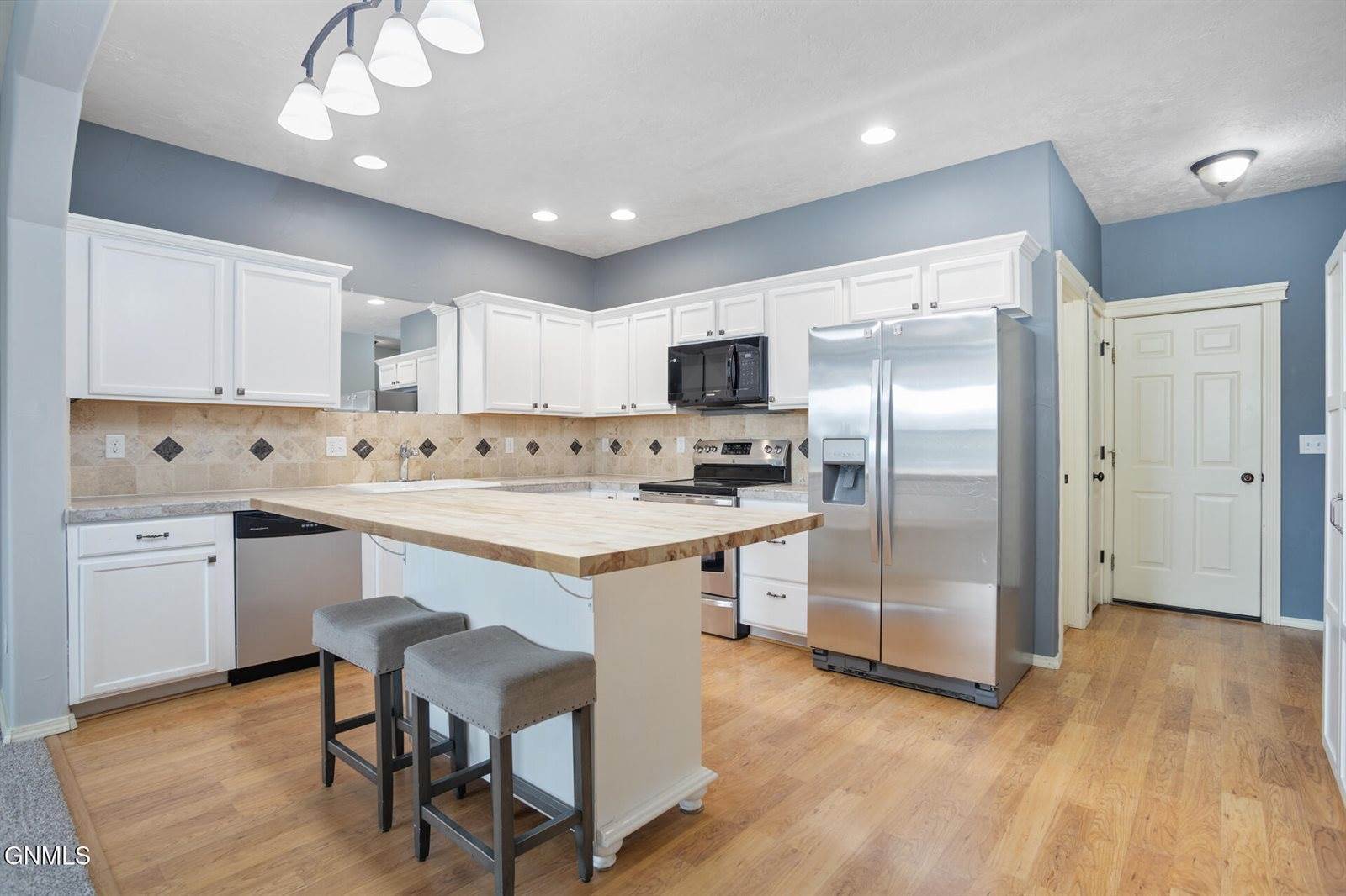 1715 Bison Drive, Williston, ND 58801