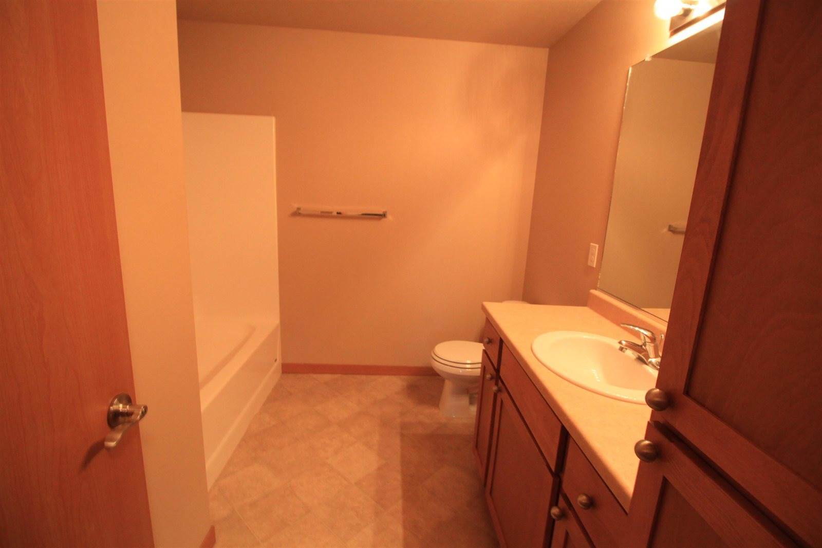 1624 20th Ave NW, Minot, ND 58703