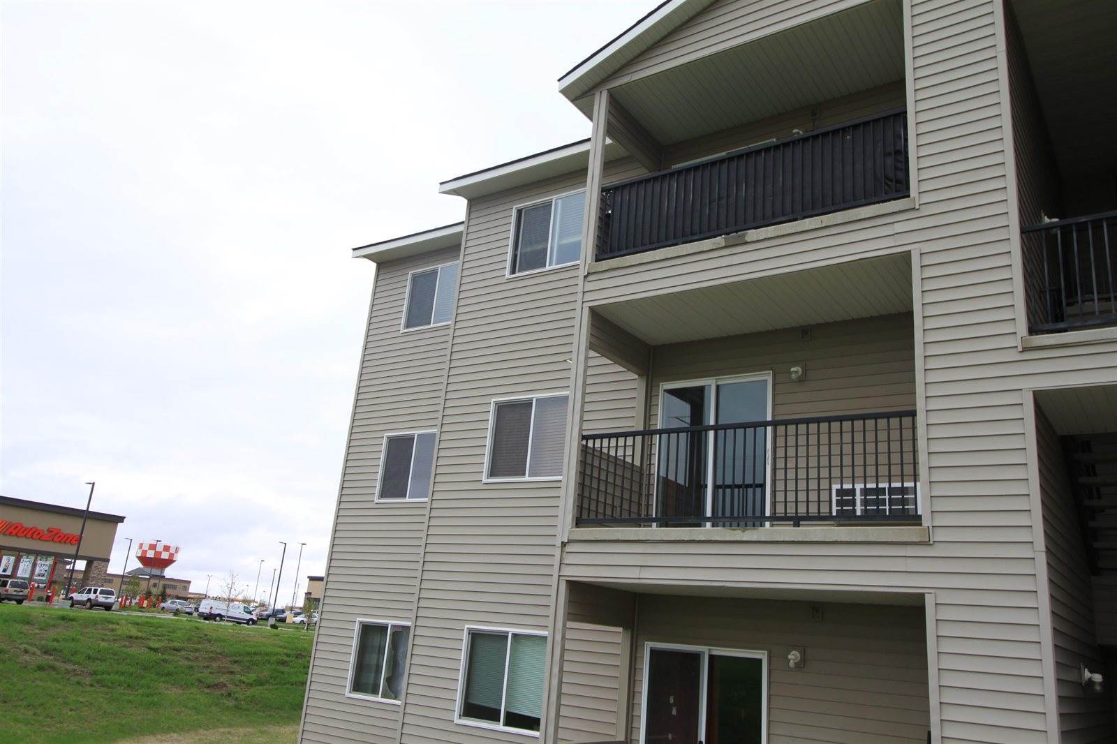 1624 20th Ave NW, Minot, ND 58703