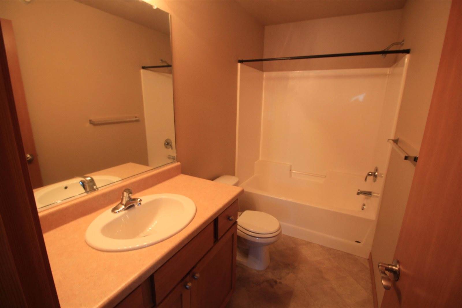 1624 20th Ave NW, Minot, ND 58703