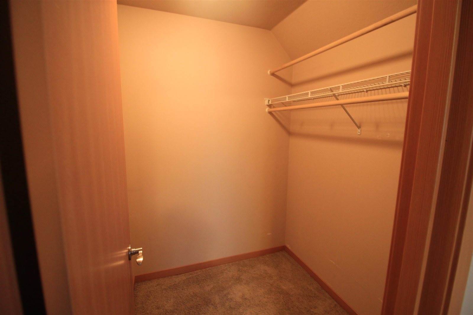 1624 20th Ave NW, Minot, ND 58703