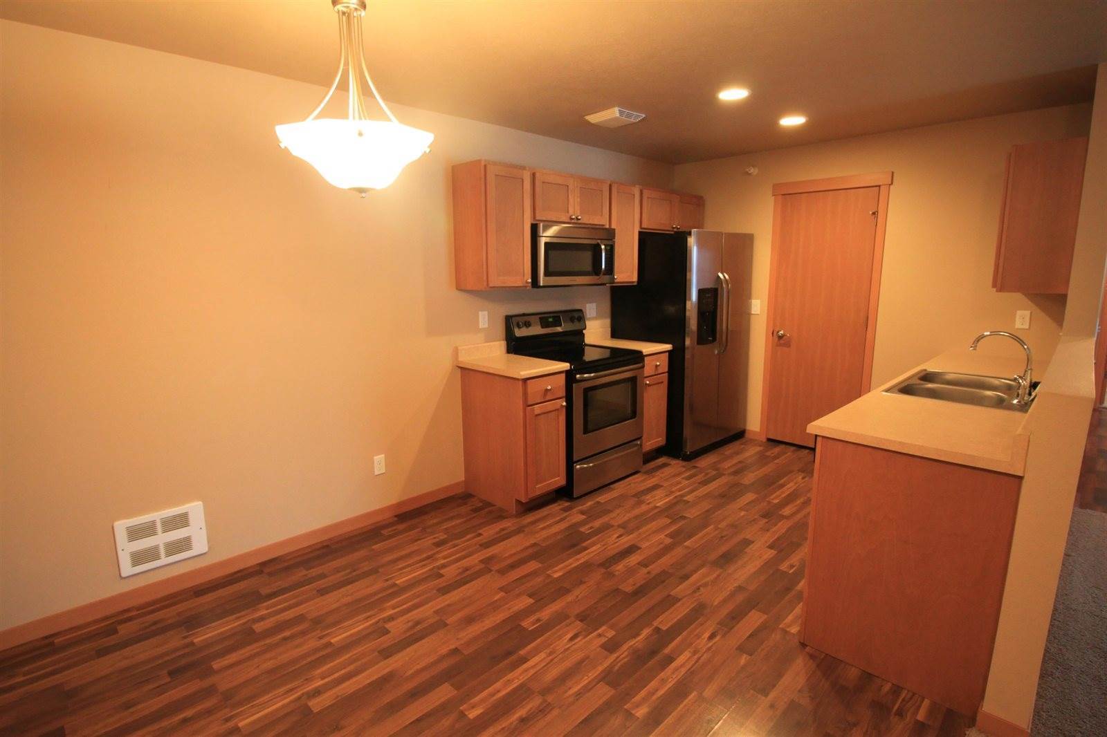 1624 20th Ave NW, Minot, ND 58703