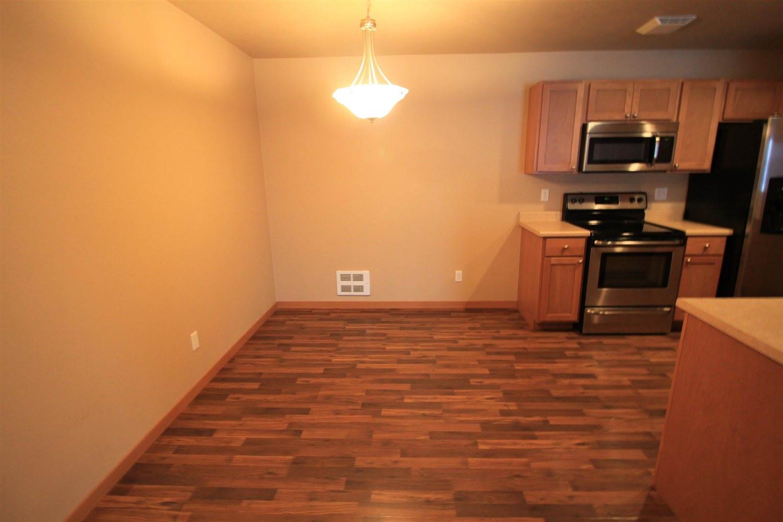 1624 20th Ave NW, Minot, ND 58703