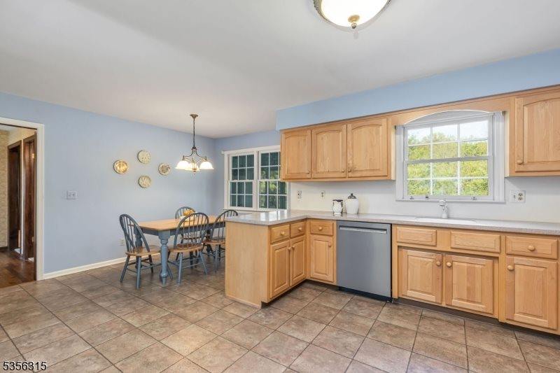 47 Fenview Rd, Long Hill Township, NJ 07933