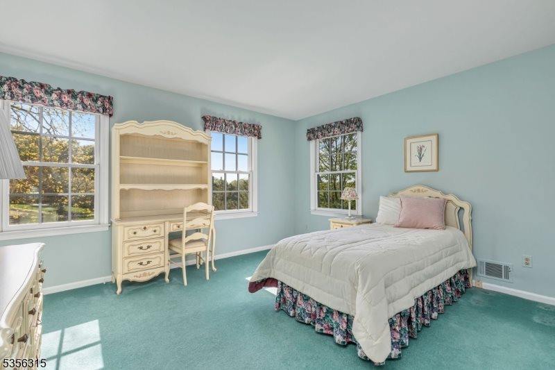 47 Fenview Rd, Long Hill Township, NJ 07933