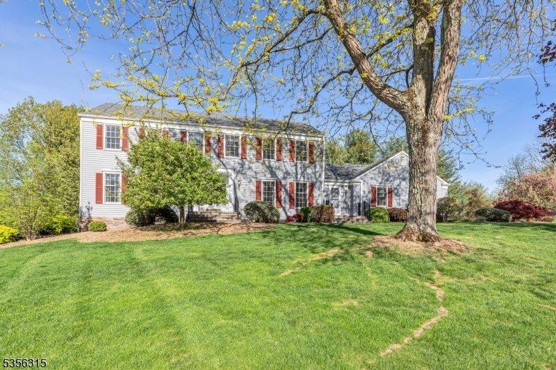 47 Fenview Rd, Long Hill Township, NJ 07933