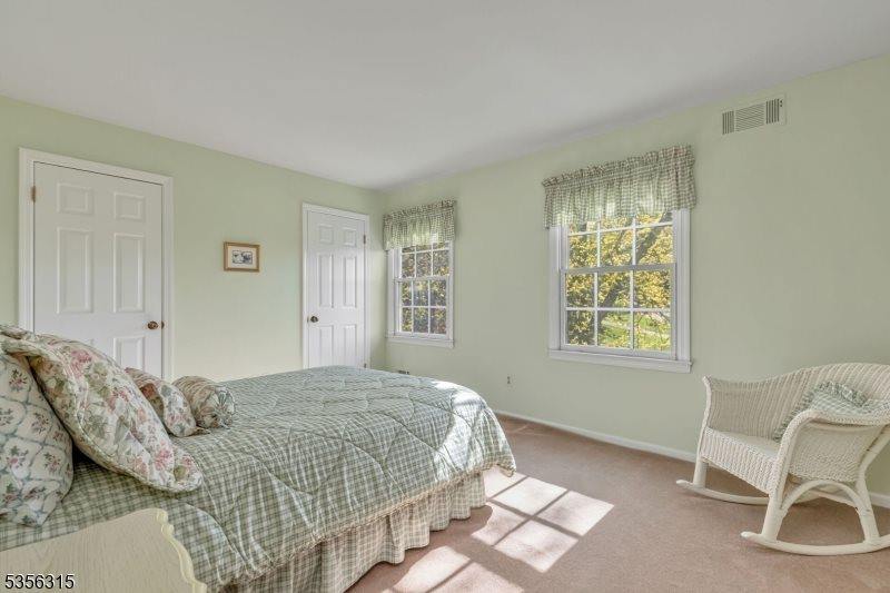 47 Fenview Rd, Long Hill Township, NJ 07933