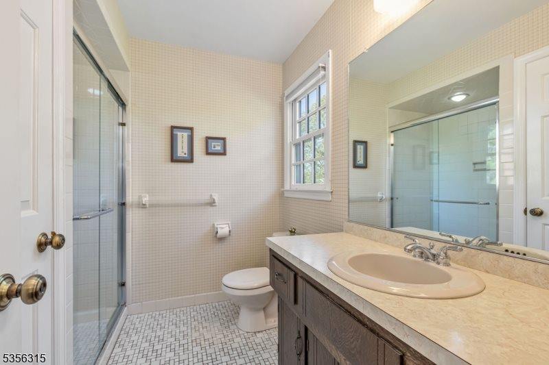 47 Fenview Rd, Long Hill Township, NJ 07933