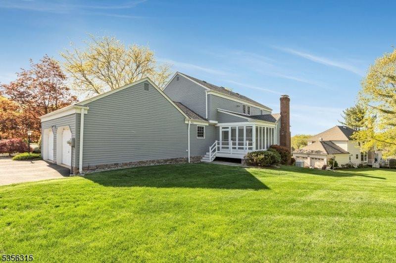 47 Fenview Rd, Long Hill Township, NJ 07933