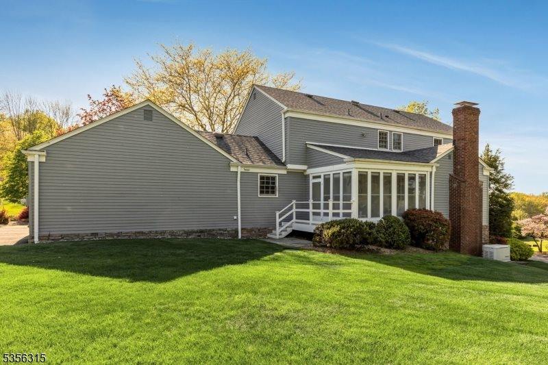 47 Fenview Rd, Long Hill Township, NJ 07933