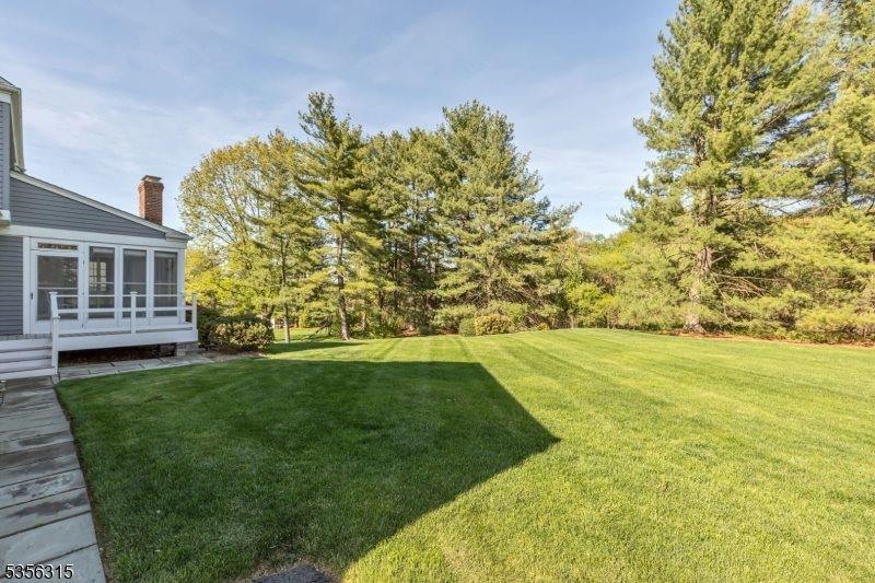 47 Fenview Rd, Long Hill Township, NJ 07933